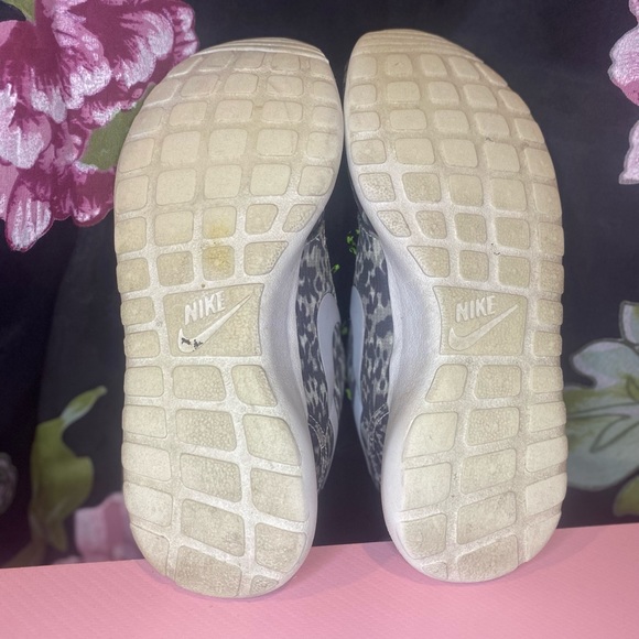 Nike Leopard Print Gym Shoes - Picture 4 of 4